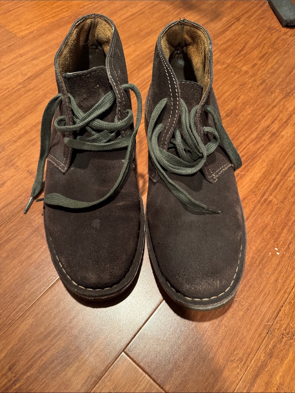 Bass Men's Dark Brown Suede Chukka Boots with Olive Laces